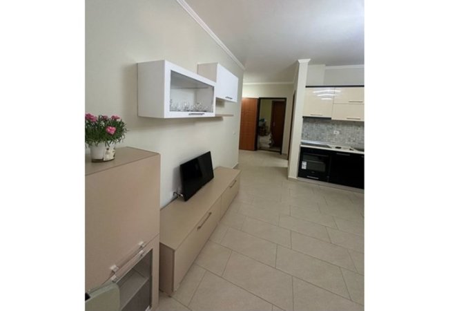 Tirane, jepet me qera apartament 2+1+Ballkon , 87 m² 500 € (Pallatet Cabej)