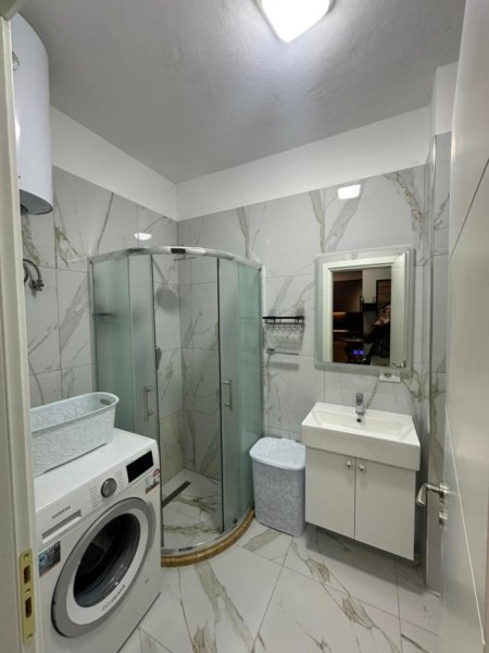 Tirane, jepet me qera apartament 1+1 ,