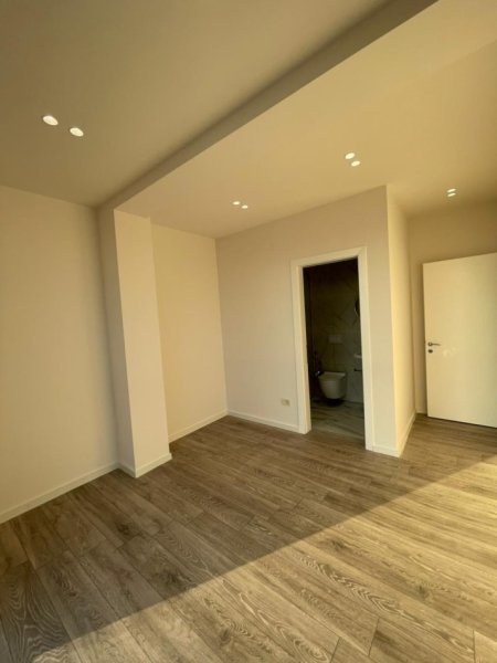 Tirane, shitet apartament 3+1 , 93 m² (Mine peza)