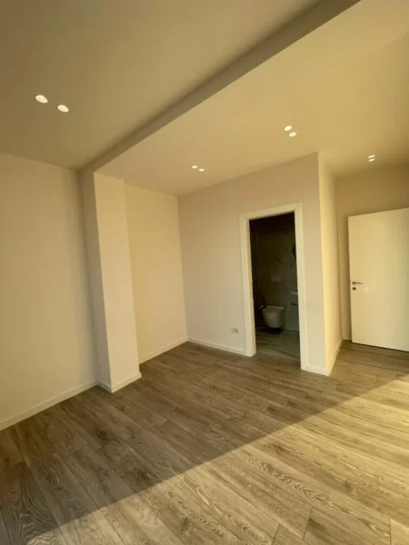 Tirane, shitet apartament 3+1 , 93 m² (Mine peza)