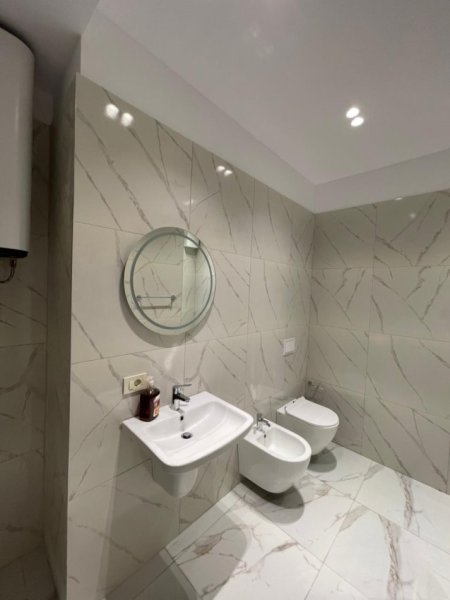 Tirane, shitet apartament 3+1 , 93 m² (Mine peza)