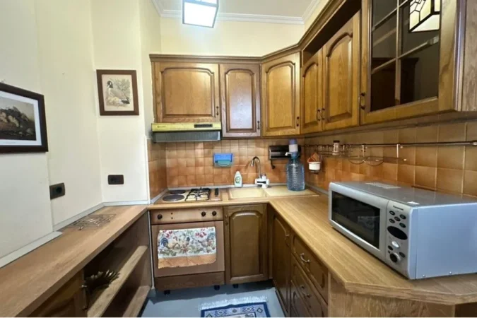 Tirane, jepet me qera apartament 2+1 , 90 m² 600 € (Rruga Sitki Çiço, Tiranë)