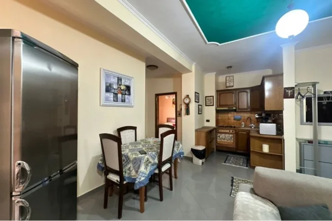 Tirane, jepet me qera apartament 2+1 , 90 m² 600 € (Rruga Sitki Çiço, Tiranë)