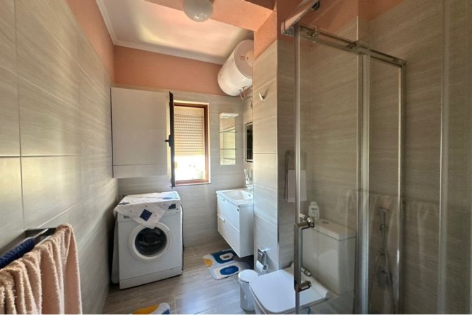 Tirane, jepet me qera apartament 2+1 , 90 m² 600 € (Rruga Sitki Çiço, Tiranë)