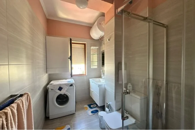 Tirane, jepet me qera apartament 2+1 , 90 m² 600 € (Rruga Sitki Çiço, Tiranë)