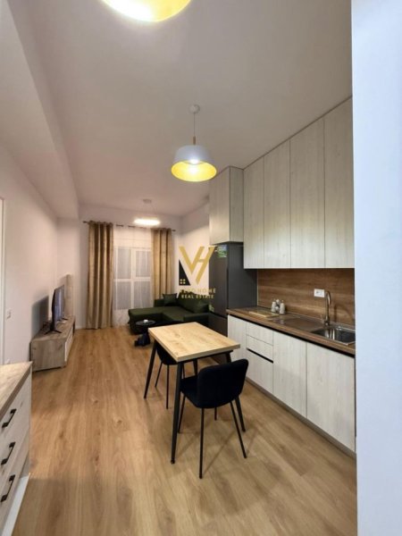 Tirane, jepet me qera apartament 1+1+Ballkon Kati 3, 55 m² 500 € (ALI DEMI)