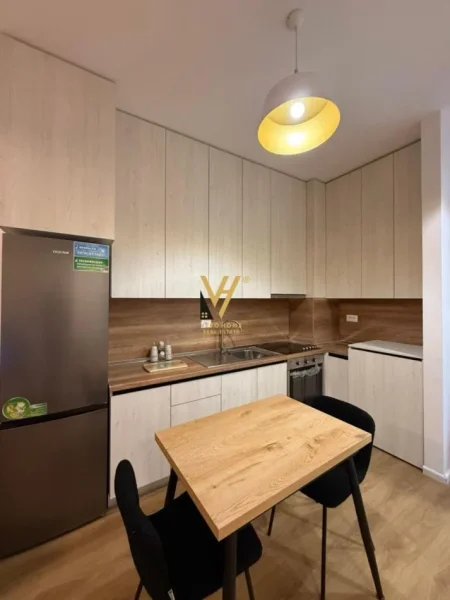 Tirane, jepet me qera apartament 1+1+Ballkon Kati 3, 55 m² 500 € (ALI DEMI)