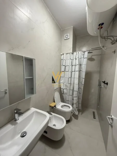 Tirane, jepet me qera apartament 1+1+Ballkon Kati 3, 55 m² 500 € (ALI DEMI)