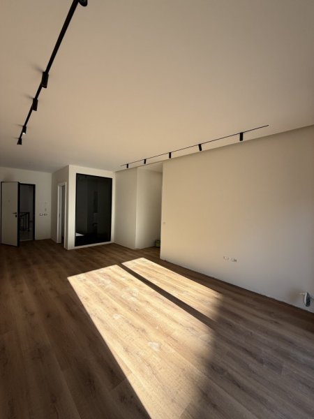 Tirane, shitet apartament , 118 m² 330.000 € (Liqeni i thate)