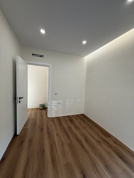 Tirane, shitet apartament , 118 m² 330.000 € (Liqeni i thate)