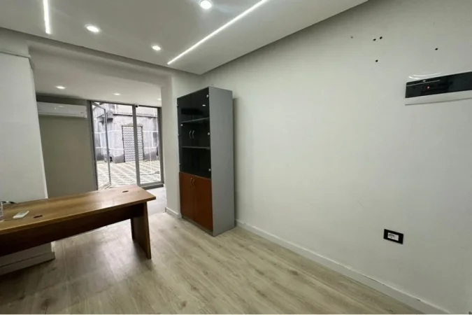 Tirane, jepet me qera ambjent biznesi , 25 m² 400 € (21 Dhjetori)