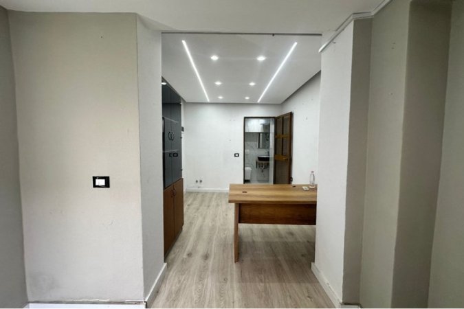 Tirane, jepet me qera ambjent biznesi , 25 m² 400 € (21 Dhjetori)