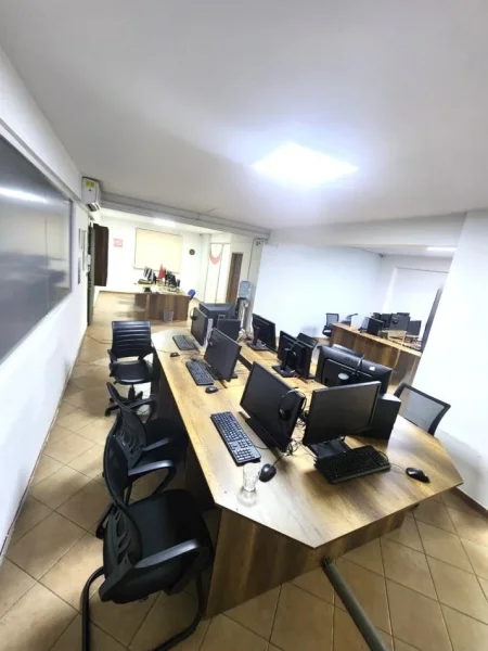 jepet me qera ambjent biznesi , 120 m² 800 € (Ish parku)