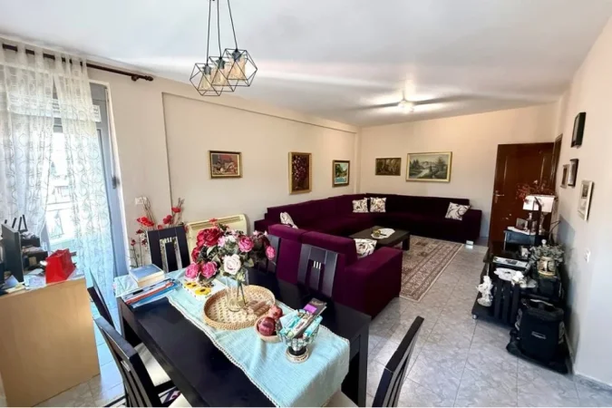 Apartament ne shitje, 2+1 totalisht i mobiluar tek Ali Demi! (165'000 Euro)