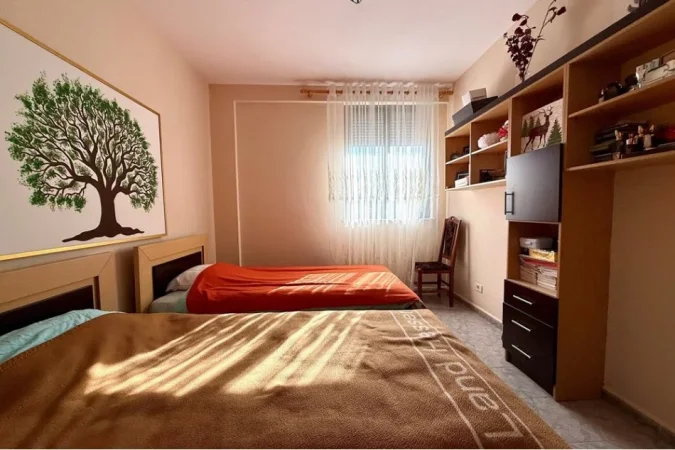 Apartament ne shitje, 2+1 totalisht i mobiluar tek Ali Demi! (165'000 Euro)