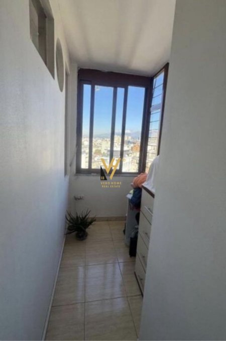 Tirane, jepet me qera apartament 1+1+Ballkon Kati 12, 65 m² 680 € (RRUGA E BOGDANEVE)