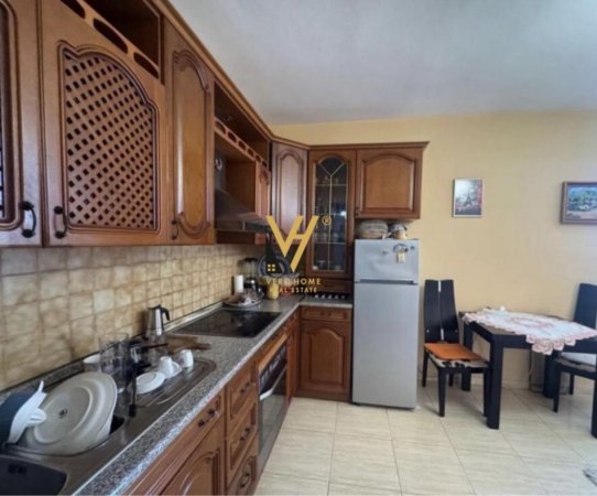 Tirane, jepet me qera apartament 1+1+Ballkon Kati 12, 65 m² 680 € (RRUGA E BOGDANEVE)