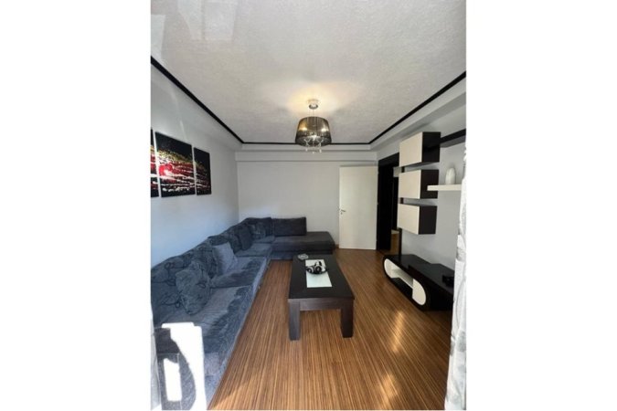 Tirane, jepet me qera apartament 1+1 , 65 m² 750 € (750)
