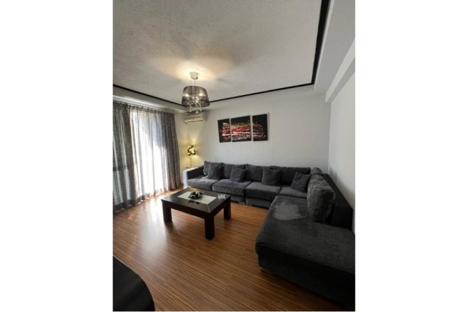 Tirane, jepet me qera apartament 1+1 , 65 m² 750 € (750)