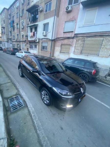 Tirane, shitet makine Renault Megan - Limited Edition Nafte, e zeze automatik Klima 198.000 km 5.000 €