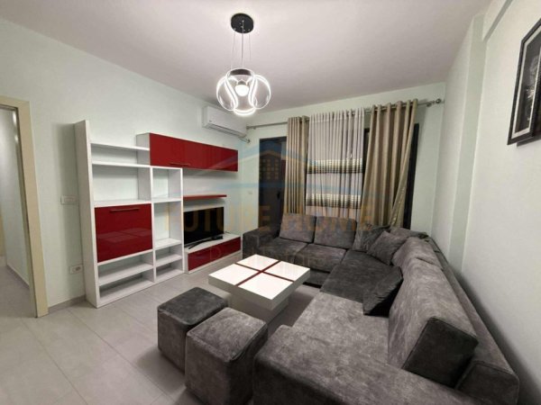 Tirane, jepet me qera apartament 2+1 Kati 6, 107 m² 500 € (2 Palmat)