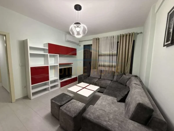 Tirane, jepet me qera apartament 2+1 Kati 6, 107 m² 500 € (2 Palmat)