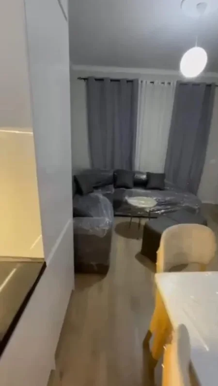 Tirane, jepet me qera apartament 2+1 Kati 8, 95 m² 600 € (Univers City)