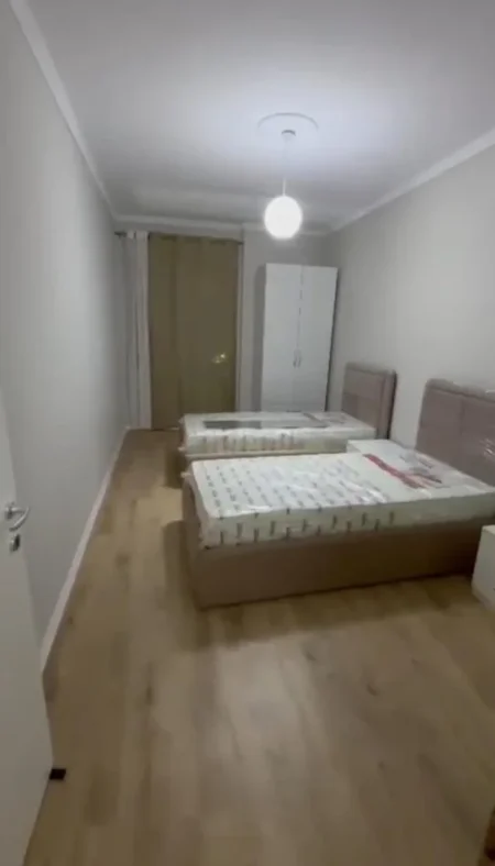 Tirane, jepet me qera apartament 2+1 Kati 8, 95 m² 600 € (Univers City)