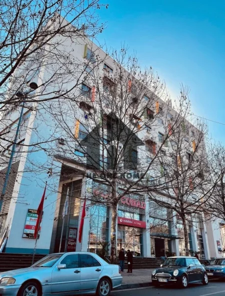 Tirane, shitet apartament 1+1+Ballkon Kati 4, 56 m² 140.000 € (Rruga 5- Maj)