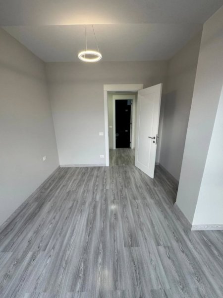 Tirane, jepet me qera apartament 1+1 Kati 4, 77 m² 600 € (bulevardi i ri)