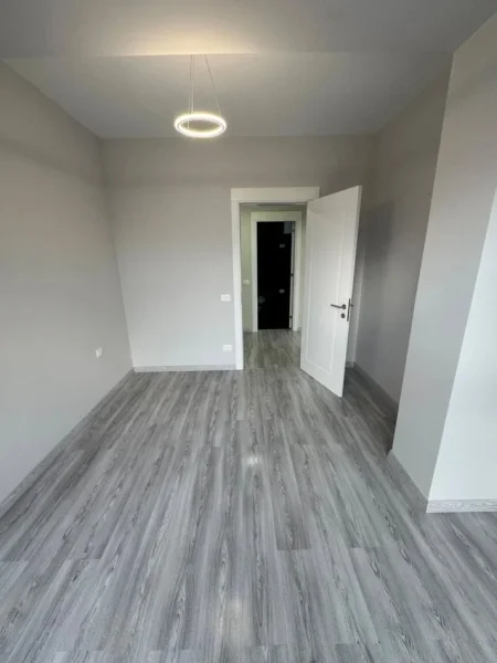 Tirane, jepet me qera apartament 1+1 Kati 4, 77 m² 600 € (bulevardi i ri)