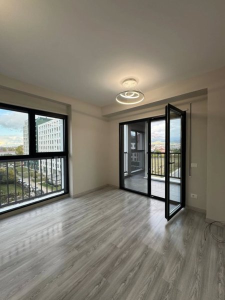 Tirane, jepet me qera apartament 1+1 Kati 4, 77 m² 600 € (bulevardi i ri)