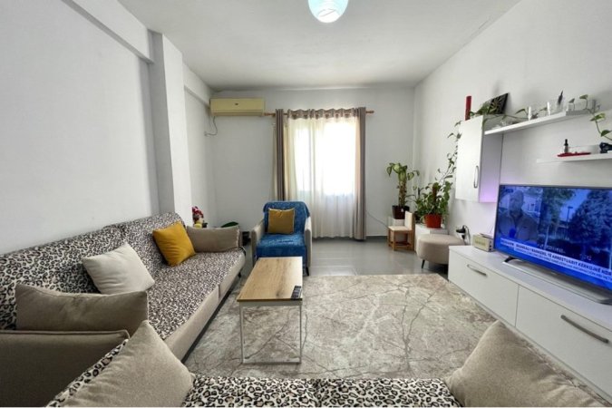 Apartament ne shitje, 2+1 totalisht i mobiluar tek KMY, Yzberisht! (163'000 Euro)