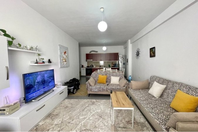 Apartament ne shitje, 2+1 totalisht i mobiluar tek KMY, Yzberisht! (163'000 Euro)
