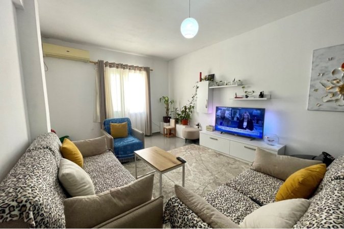 Apartament ne shitje, 2+1 totalisht i mobiluar tek KMY, Yzberisht! (163'000 Euro)