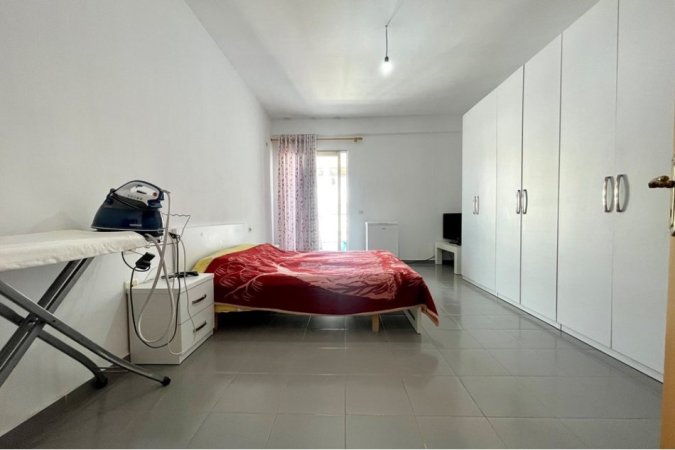 Apartament ne shitje, 2+1 totalisht i mobiluar tek KMY, Yzberisht! (163'000 Euro)