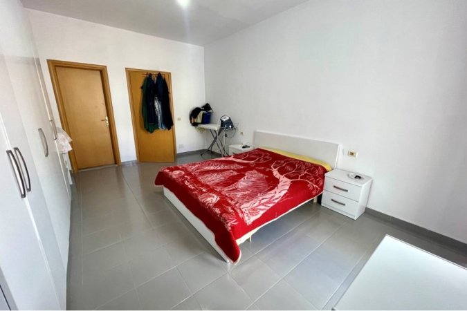 Apartament ne shitje, 2+1 totalisht i mobiluar tek KMY, Yzberisht! (163'000 Euro)