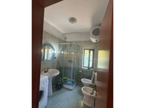 Tirane, jepet me qera apartament 2+1+Ballkon Kati 2, 113 m² 500 € (Kodra e Priftit, Tiranë)