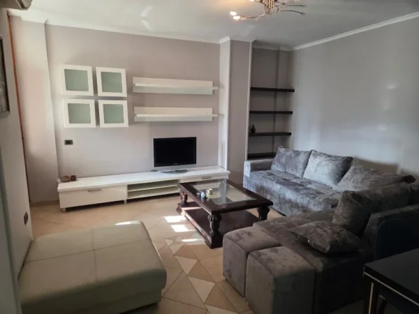 Tirane, jepet me qera apartament 2+1+Ballkon Kati 6, 100 m² 600 € (Selvia/Rr.Dibres)
