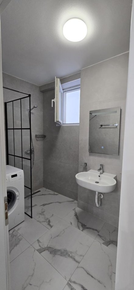 Tirane, jepet me qera apartament 2+1 Kati 3, 82 m² 630 € 