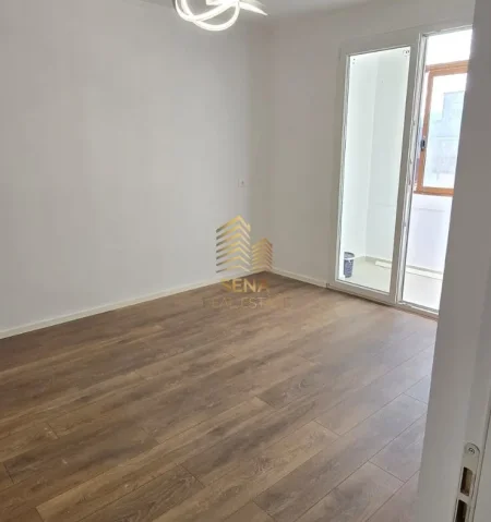 Tirane, shitet apartament 1+1 Kati 4, 59 m² 140.000 € (21 Dhjetori,Rruga Kongresi Lushnjes)