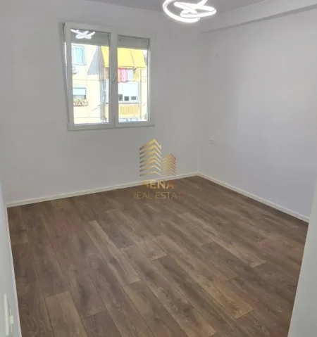 Tirane, shitet apartament 1+1 Kati 4, 59 m² 140.000 € (21 Dhjetori,Rruga Kongresi Lushnjes)