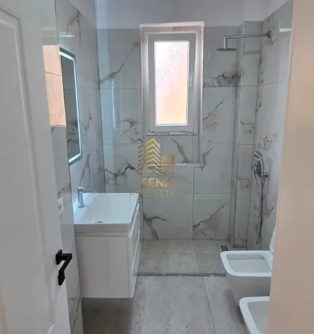 Tirane, shitet apartament 1+1 Kati 4, 59 m² 140.000 € (21 Dhjetori,Rruga Kongresi Lushnjes)