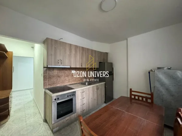 Tirane, jepet me qera apartament 1+1+Ballkon Kati 1, 45 m² 450 € (Ish Stacioni i Fundit i Tiranës së Re)