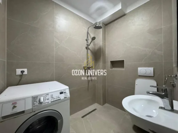 Tirane, jepet me qera apartament 1+1+Ballkon Kati 1, 45 m² 450 € (Ish Stacioni i Fundit i Tiranës së Re)