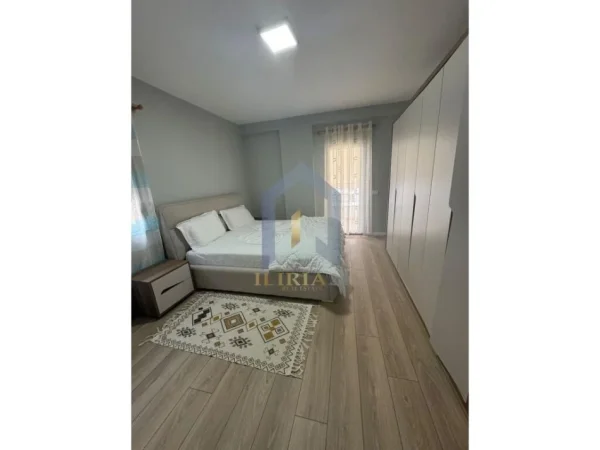 Tirane, jap me qera apartament 2+1+Ballkon Kati 4, 100 m² 450 € (Fresk Rruga Haxhi Deliu)
