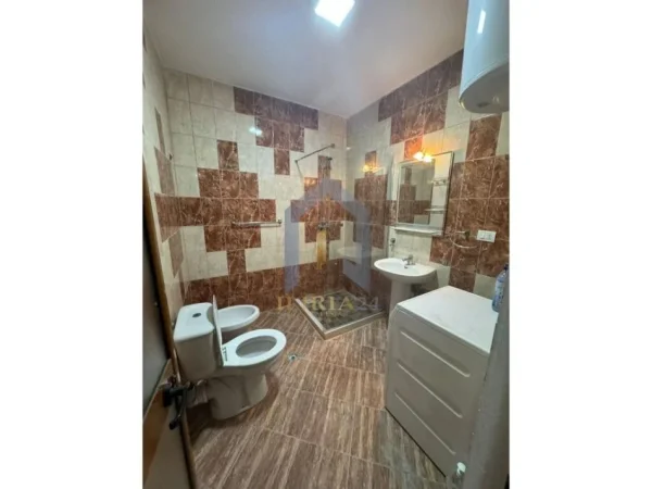 Tirane, jap me qera apartament 2+1+Ballkon Kati 4, 100 m² 450 € (Fresk Rruga Haxhi Deliu)