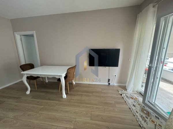 Tirane, jap me qera apartament 2+1+Ballkon Kati 4, 100 m² 450 € (Fresk Rruga Haxhi Deliu)