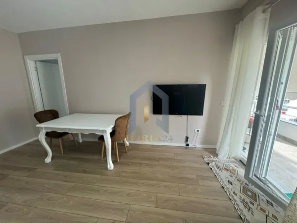 Tirane, jap me qera apartament 2+1+Ballkon Kati 4, 100 m² 450 € (Fresk Rruga Haxhi Deliu)