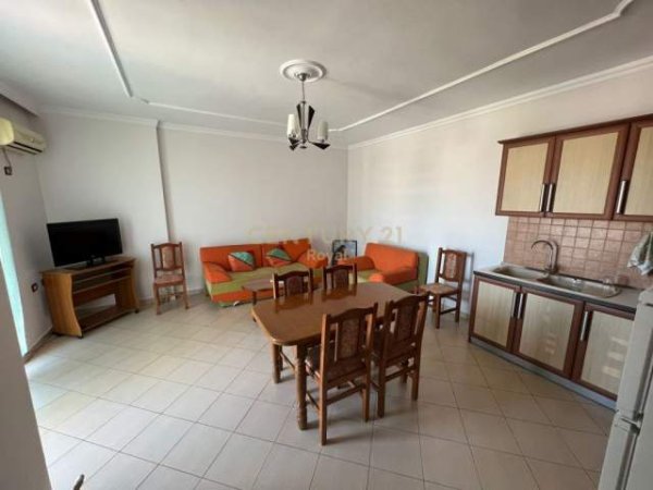 Tirane, jepet me qera apartament 1+1+BLK Kati 7, 70 m² 400 Euro (Rruga Petro Korcari, Komuna e Parisit)
